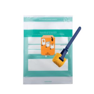 Dispositif de prélèvement stérile avec éponge jaune et manche bleu, fourni dans sachet stérile turquoise avec pictogrammes d'utilisation et conseils de désinfection